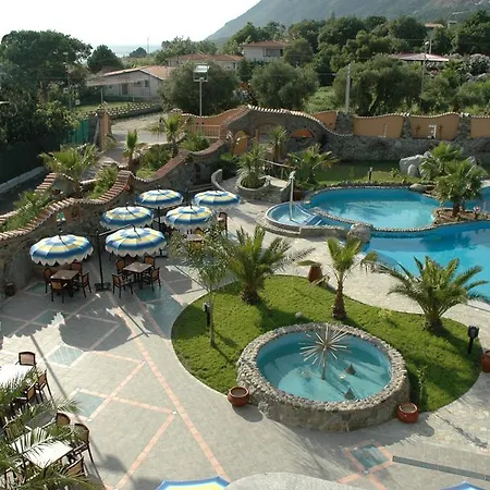 Cliffs Hotel