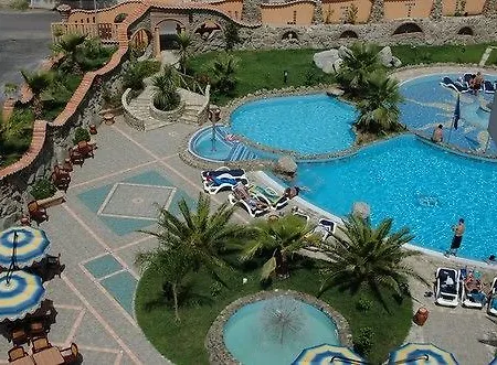 Cliffs Hotel