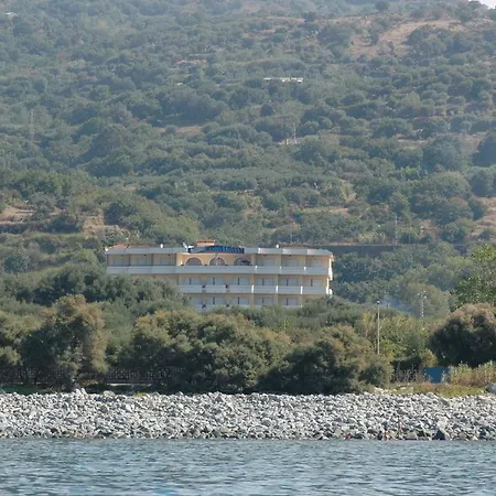 Cliffs Hotel 4*
