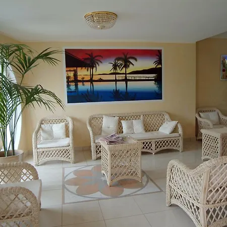 Cliffs Hotel 4*