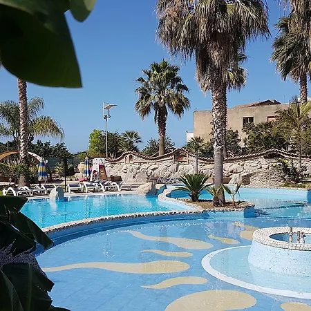 Cliffs Hotel